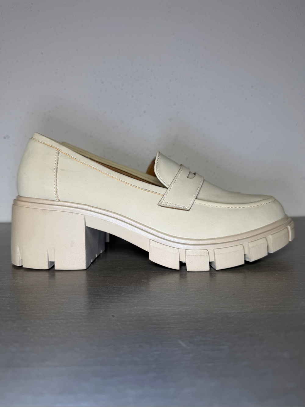 Crown Vintage Women's Sage Loafers Platform Lug Sole Size 9.5 M Slip On Comfort - Picture 2 of 10